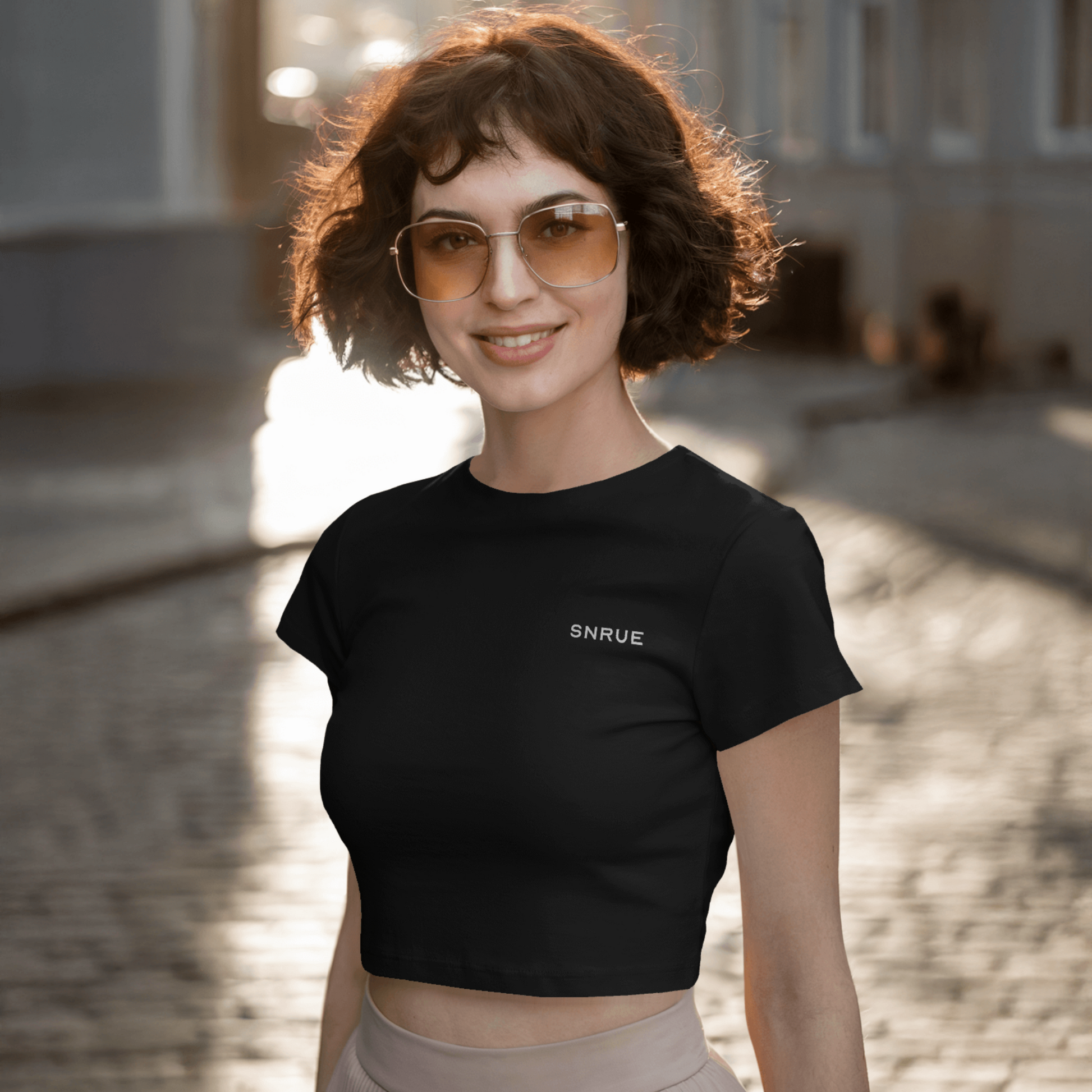 Klassisches Cropped-Tee von SNRUE® 