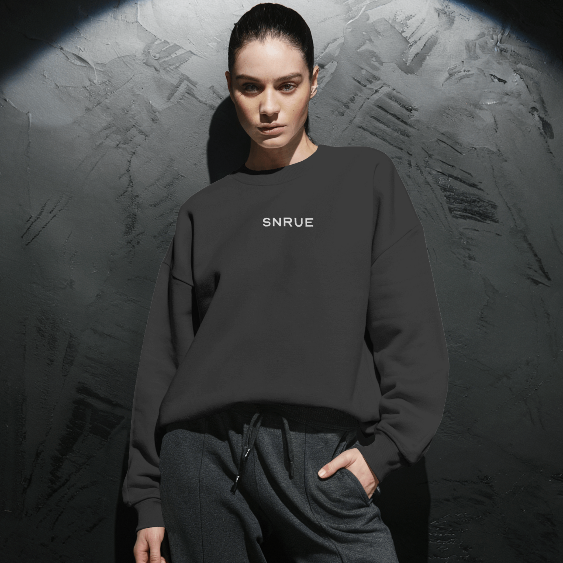 Essential Crewneck Sweatshirt von SNRUE® 